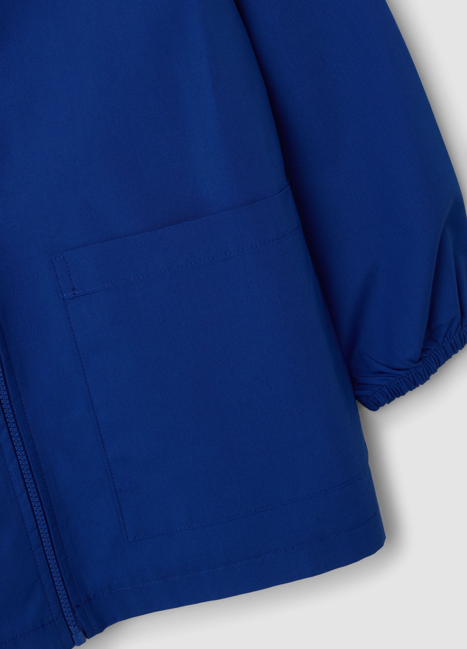 2-pack of blue school aprons with zip and white collar for boys