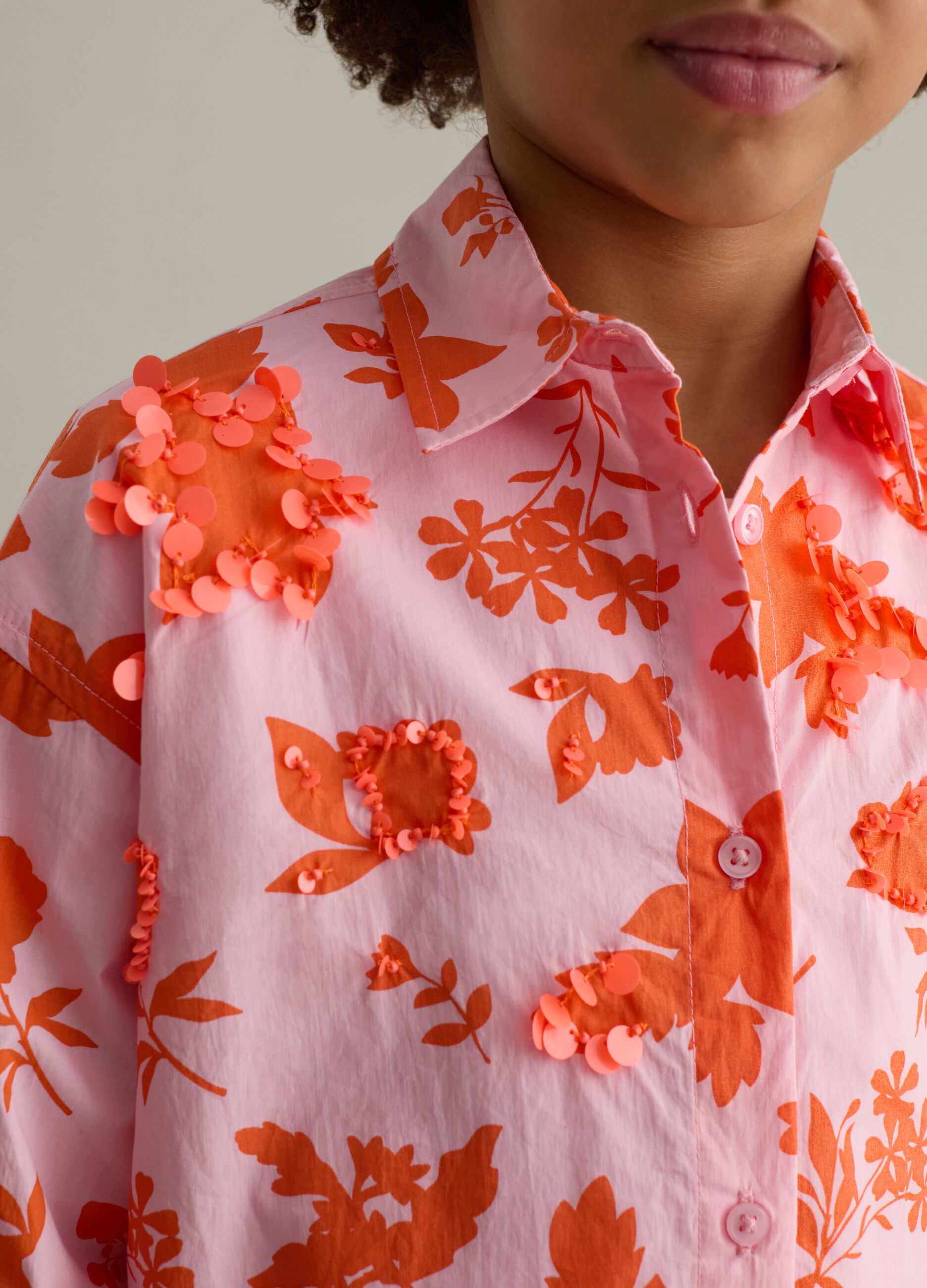 Camicia foliage in cotone con tondini 