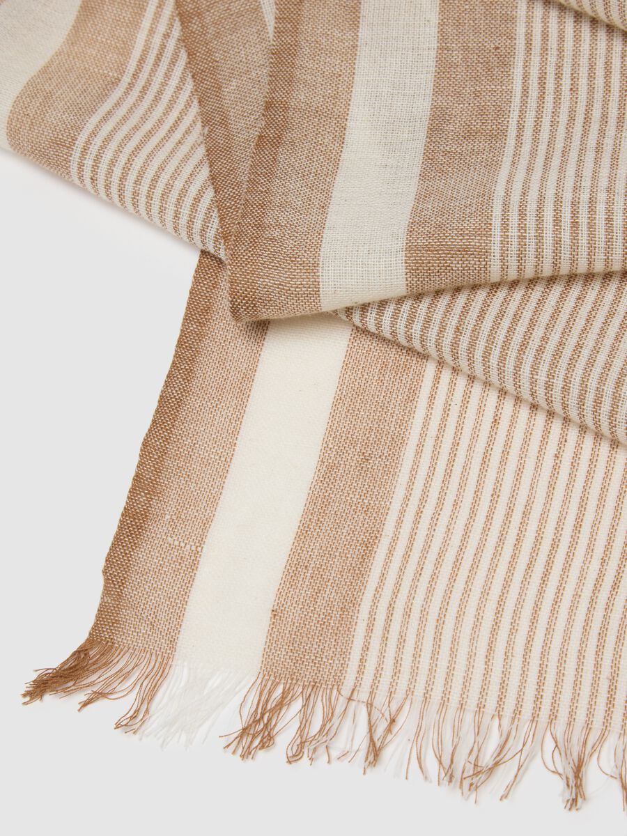 Lightweight scarf in pure cotton with multicolour stripes and fringes_2