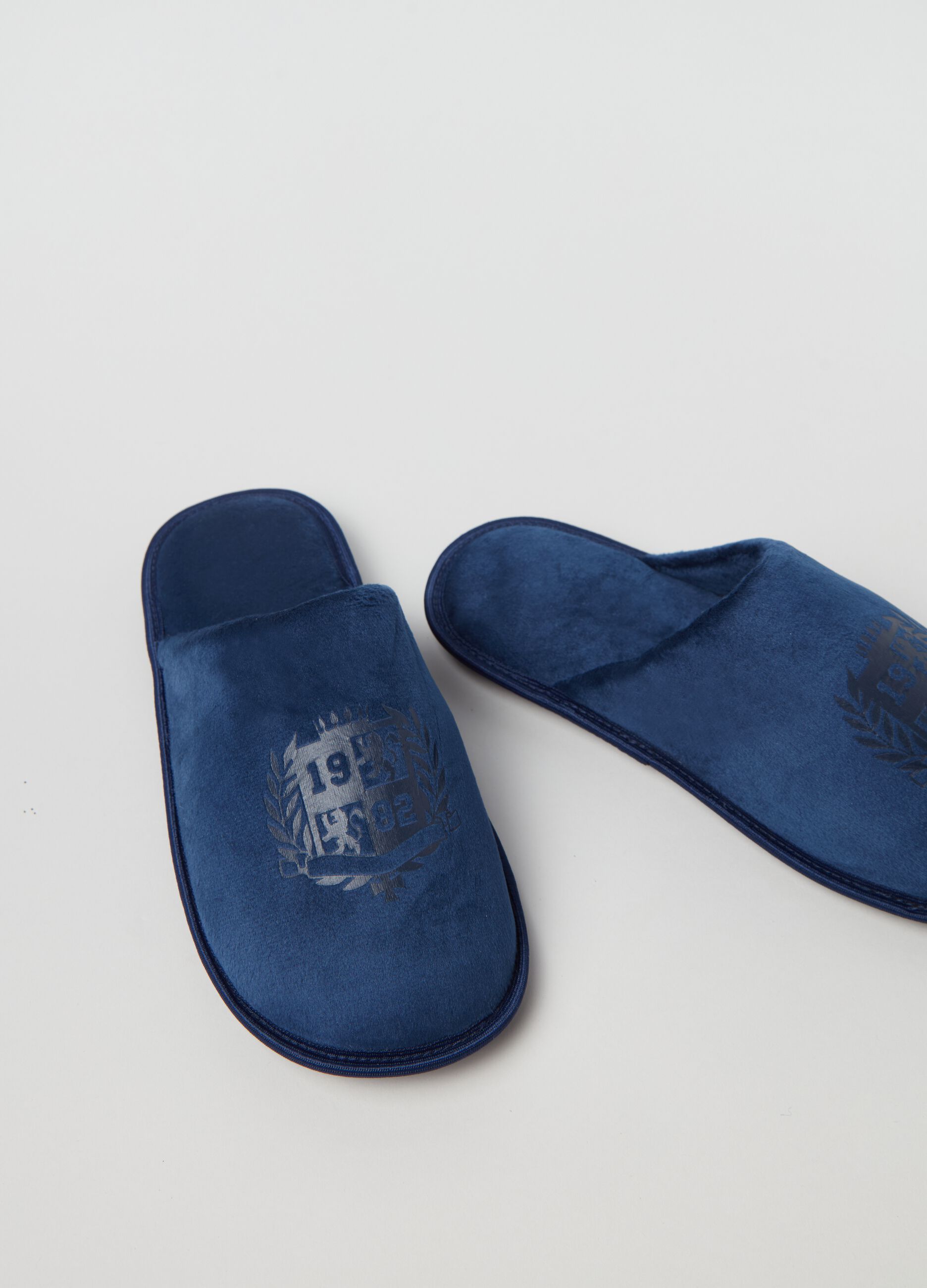 Pantofole in ciniglia stampa stemma_2