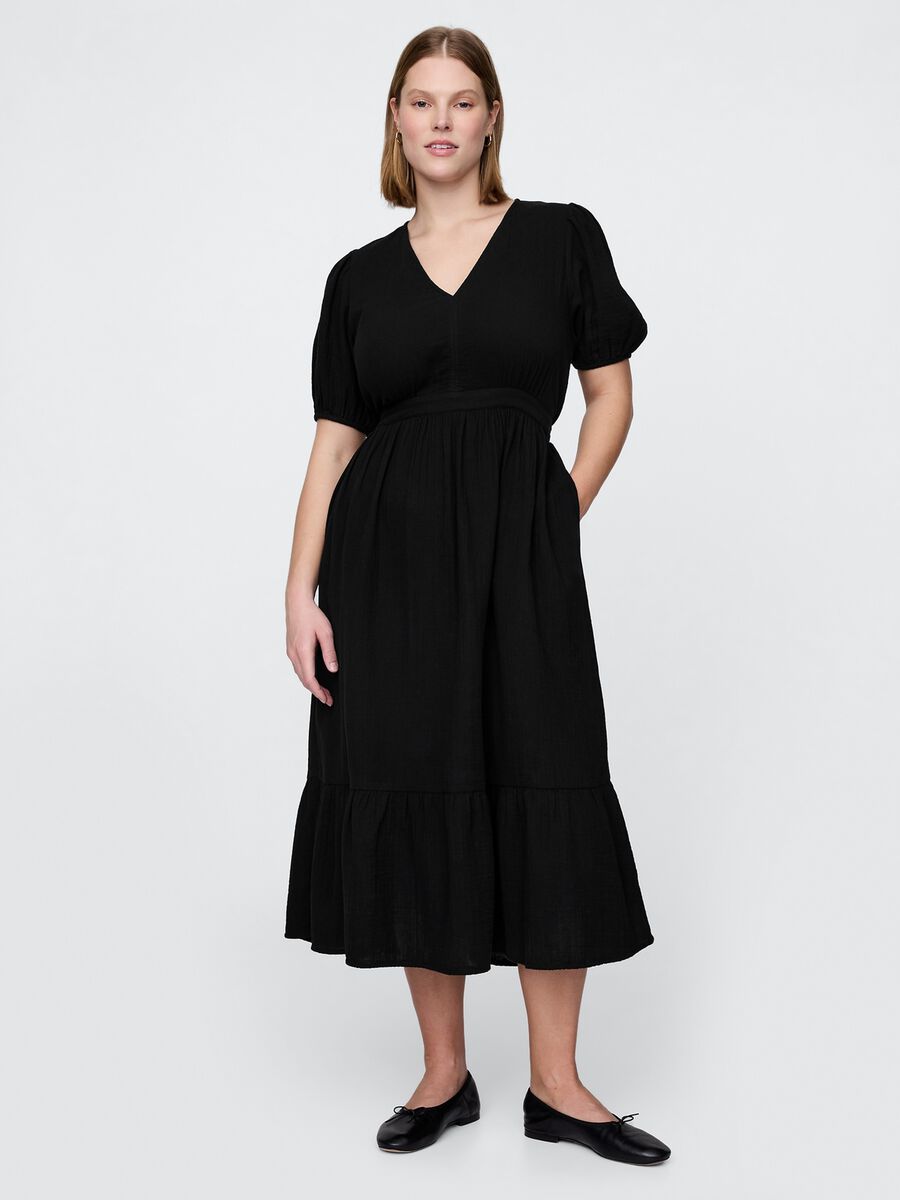 Long black dress with V-neck and open back_4