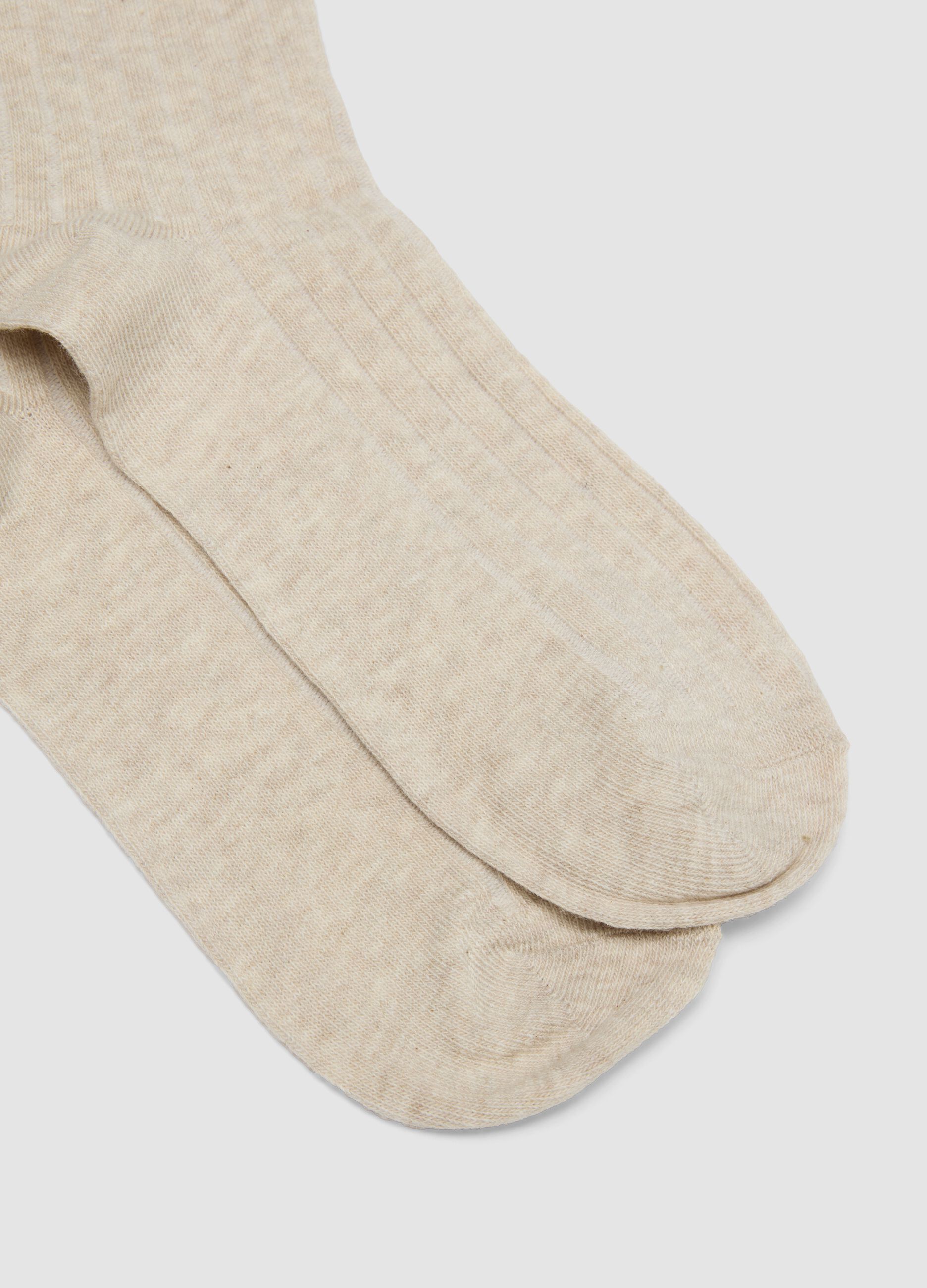 Long beige ribbed socks in pure organic cotton
