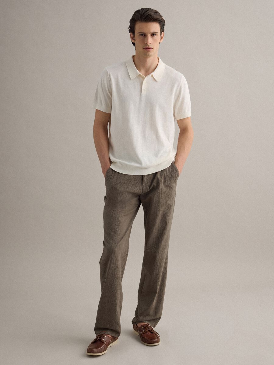 Pantaloni chino in cotone elasticizzato marrone regular fit_1
