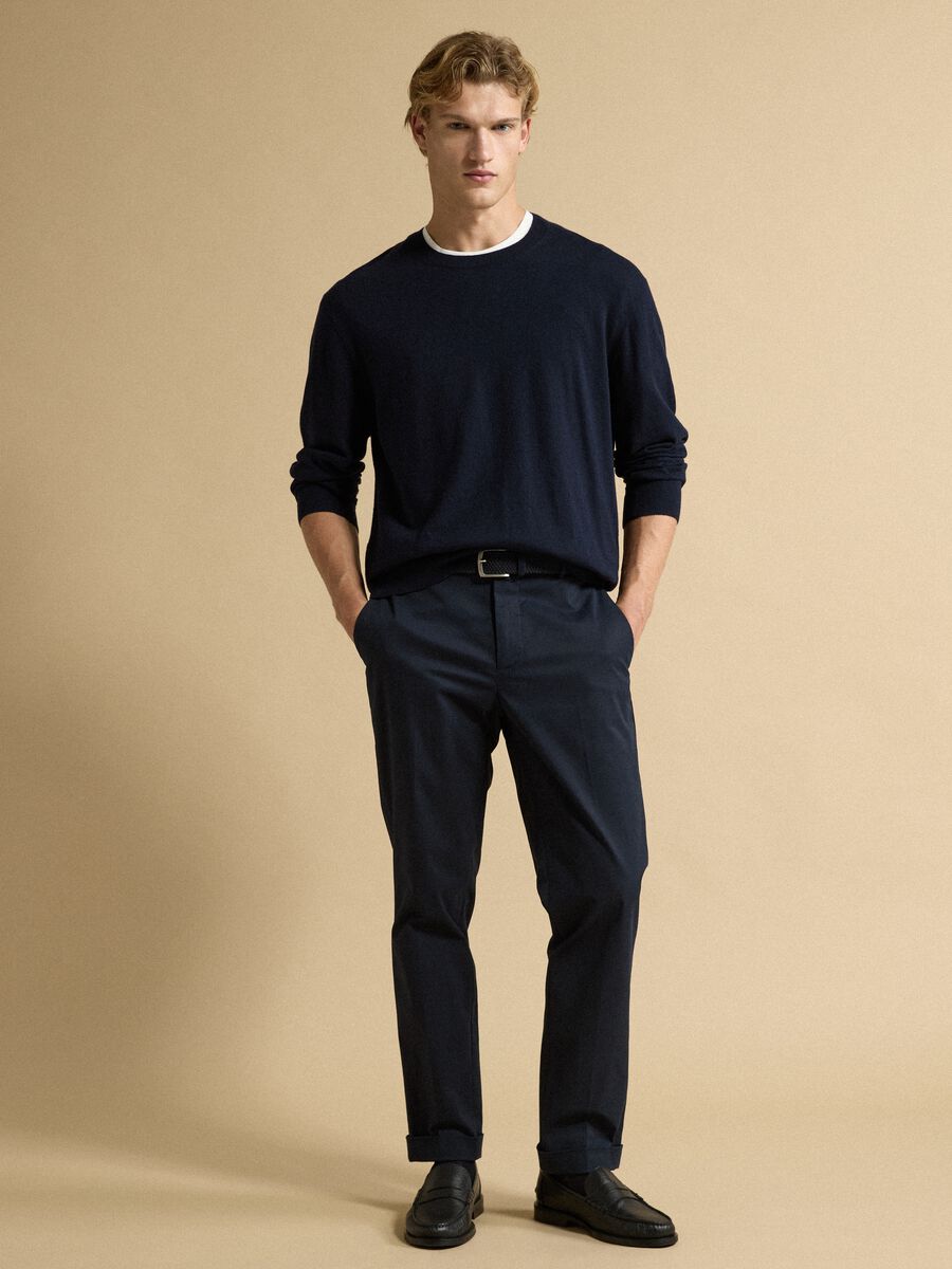 Blue crew-neck jumper in a cotton and cashmere blend, regular fit_2