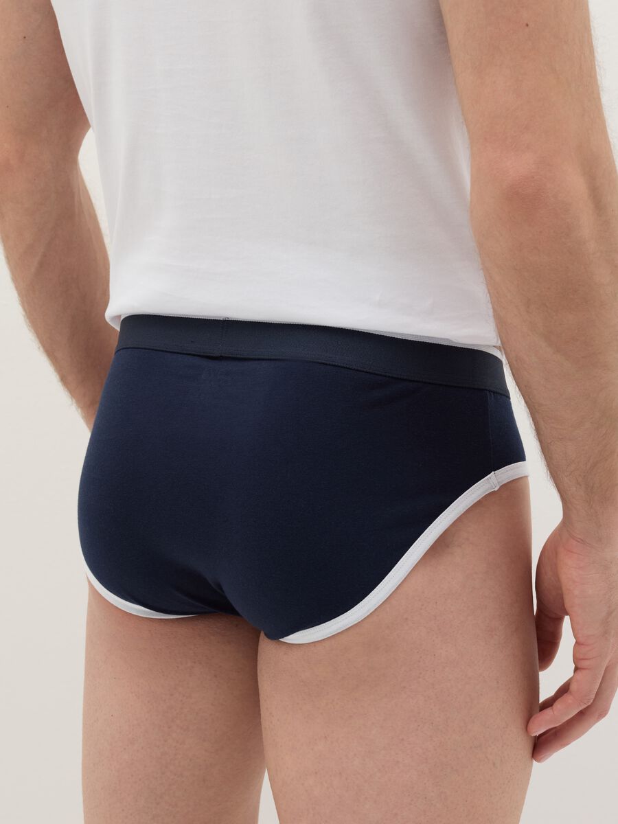 Stretch briefs with contrasting details_3