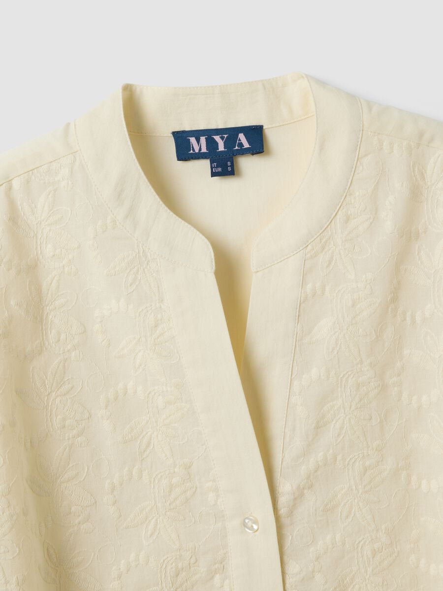 Camicia beige in puro cotone con ricamo_5