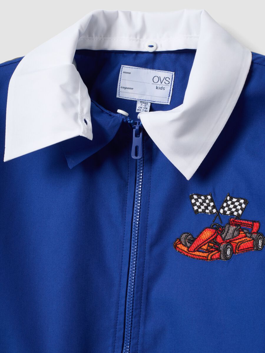 Blue boys&rsquo; school apron with zip and go-kart embroidery_2