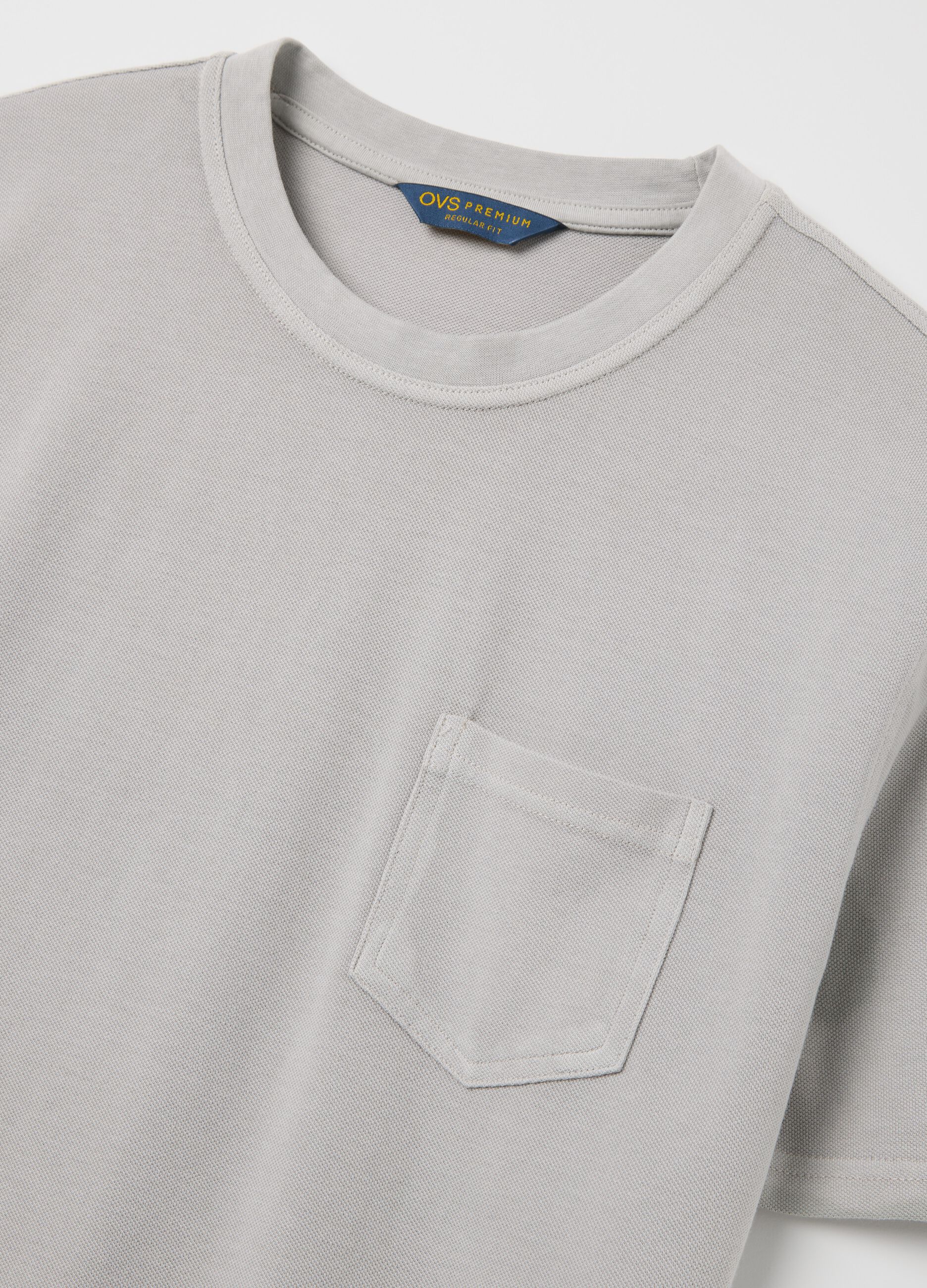 Grey T-shirt in cotton with pocket