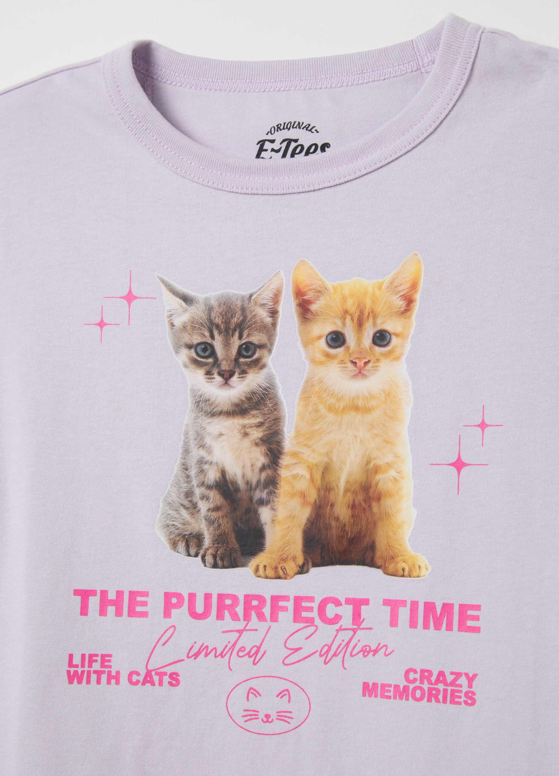 Purple T-shirt in cotton with kittens print