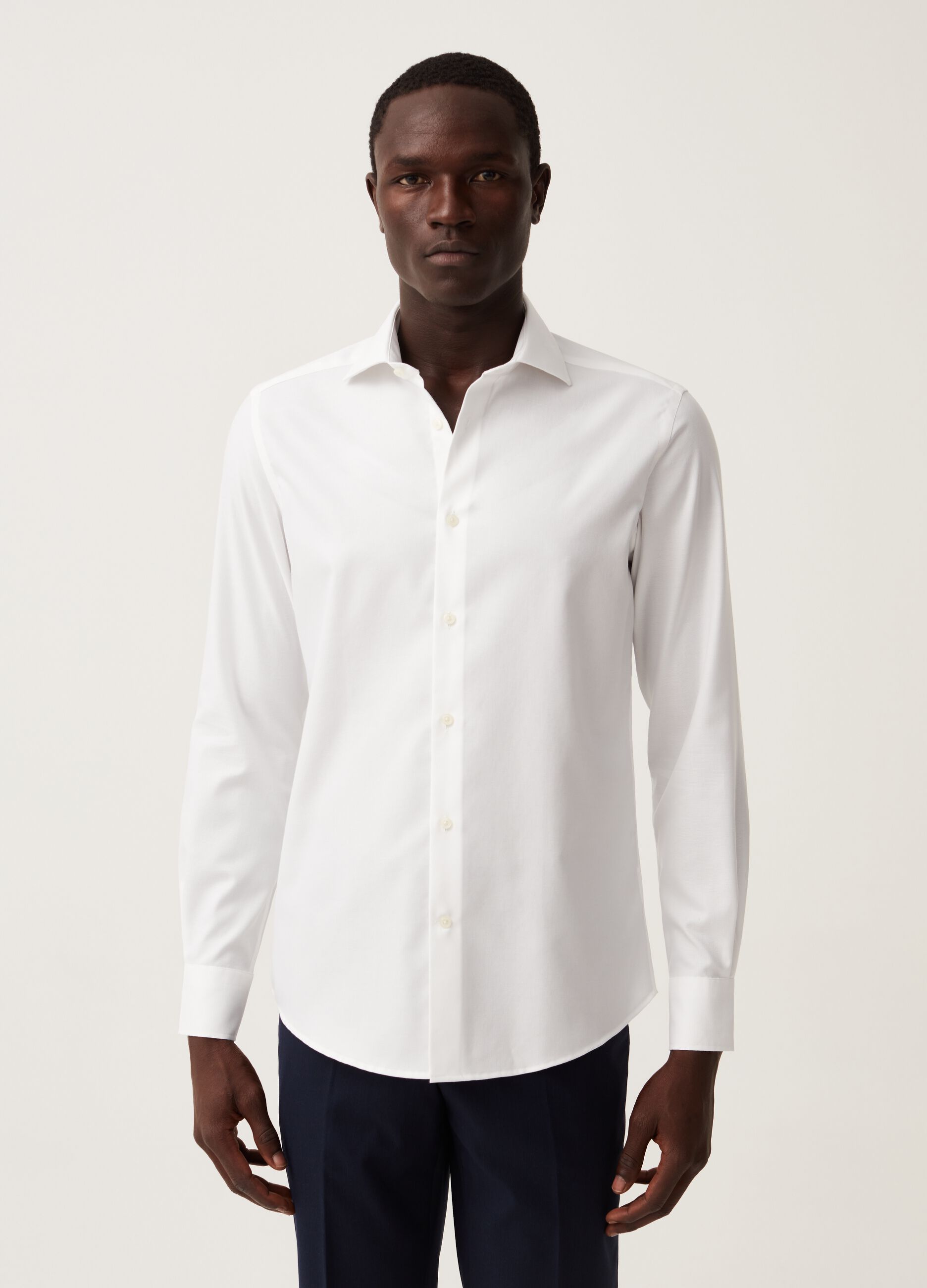 Slim-fit no-iron solid colour shirt