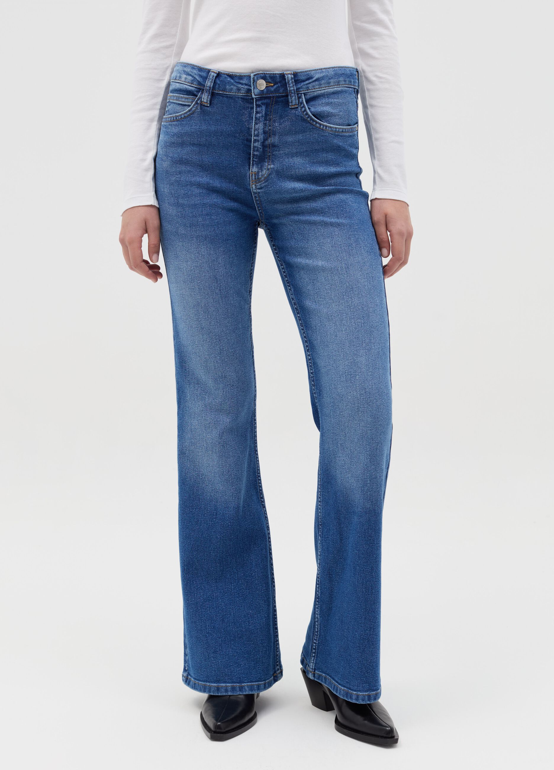 Flare-fit jeans with five pockets