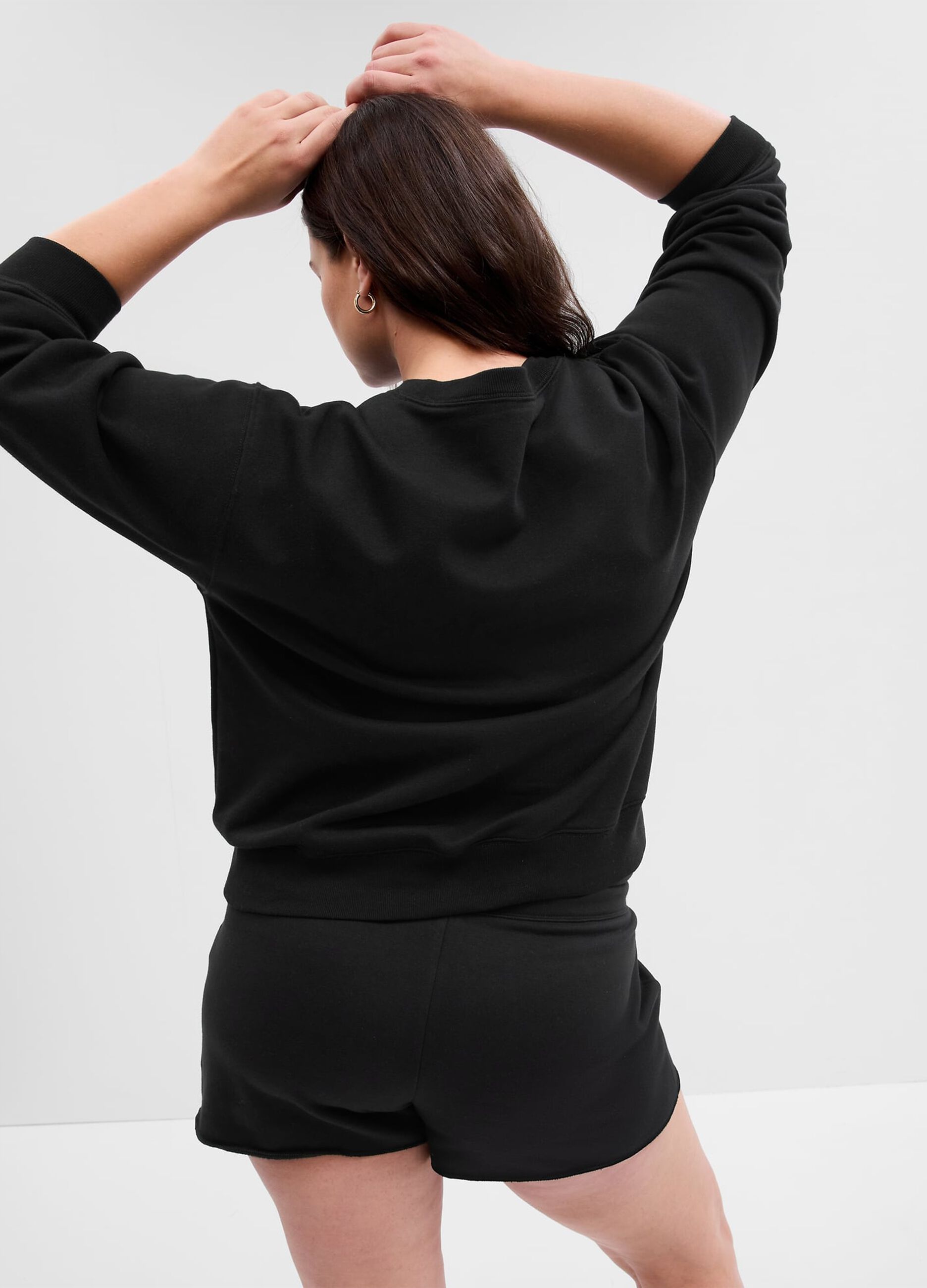 Sweatshirt with round neck and logo embroidery