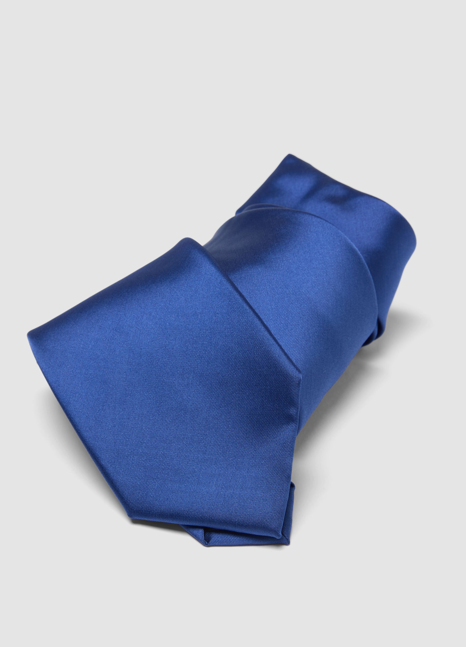 Blue tie with 7.5 cm blade in shiny fabric