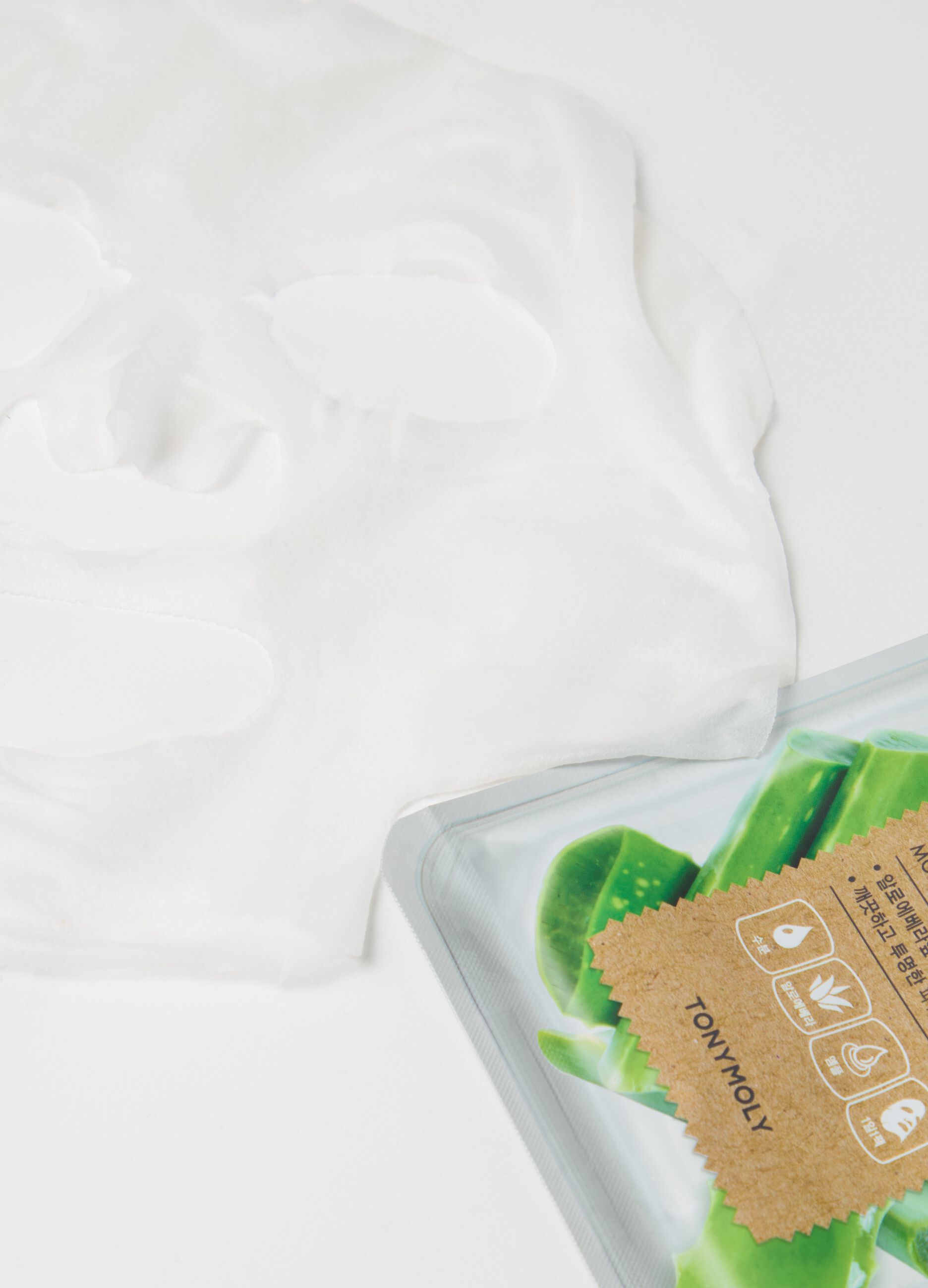 Moisturising fabric mask with aloe vera - Korean skincare