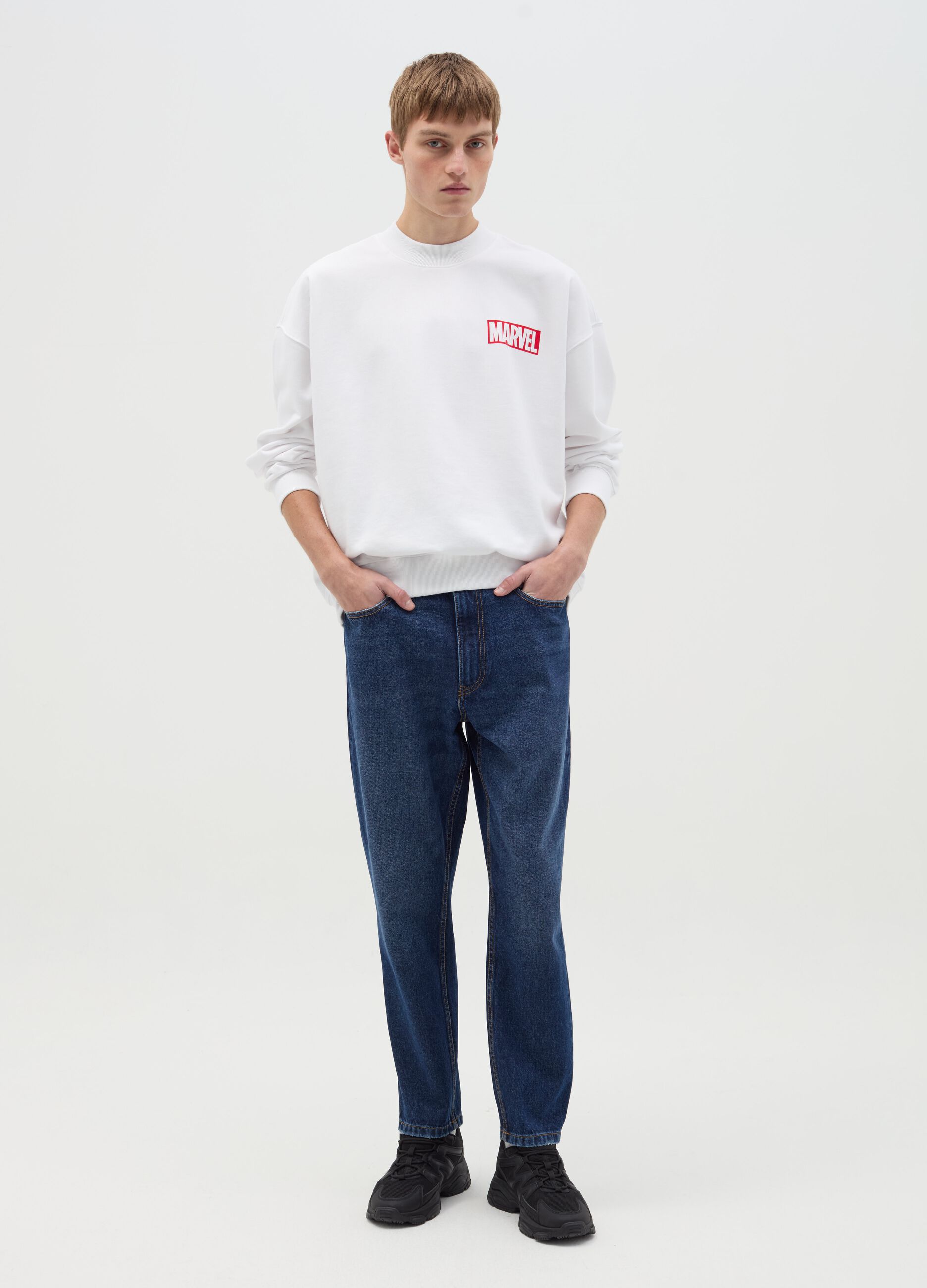 Sweatshirt with Marvel print and round neck