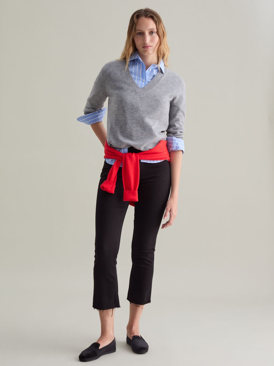 Flare-fit crop jeans with raw edging_0