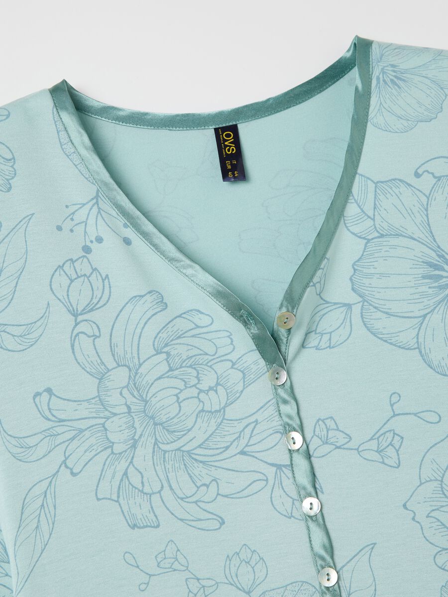 Light blue nightgown with floral print_5