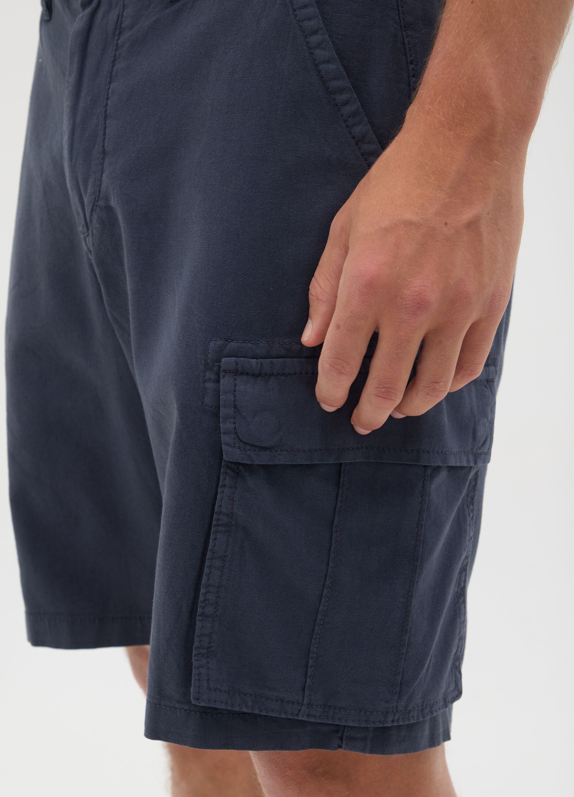 Men's blue linen blend regular fit cargo shorts