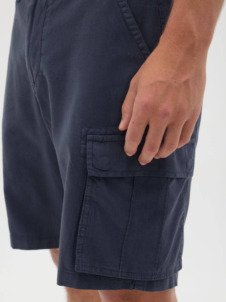 Men's blue linen blend regular fit cargo shorts_2