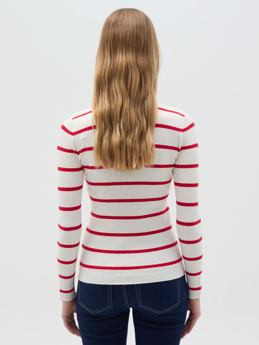 Flat ribbed top with striped pattern_3