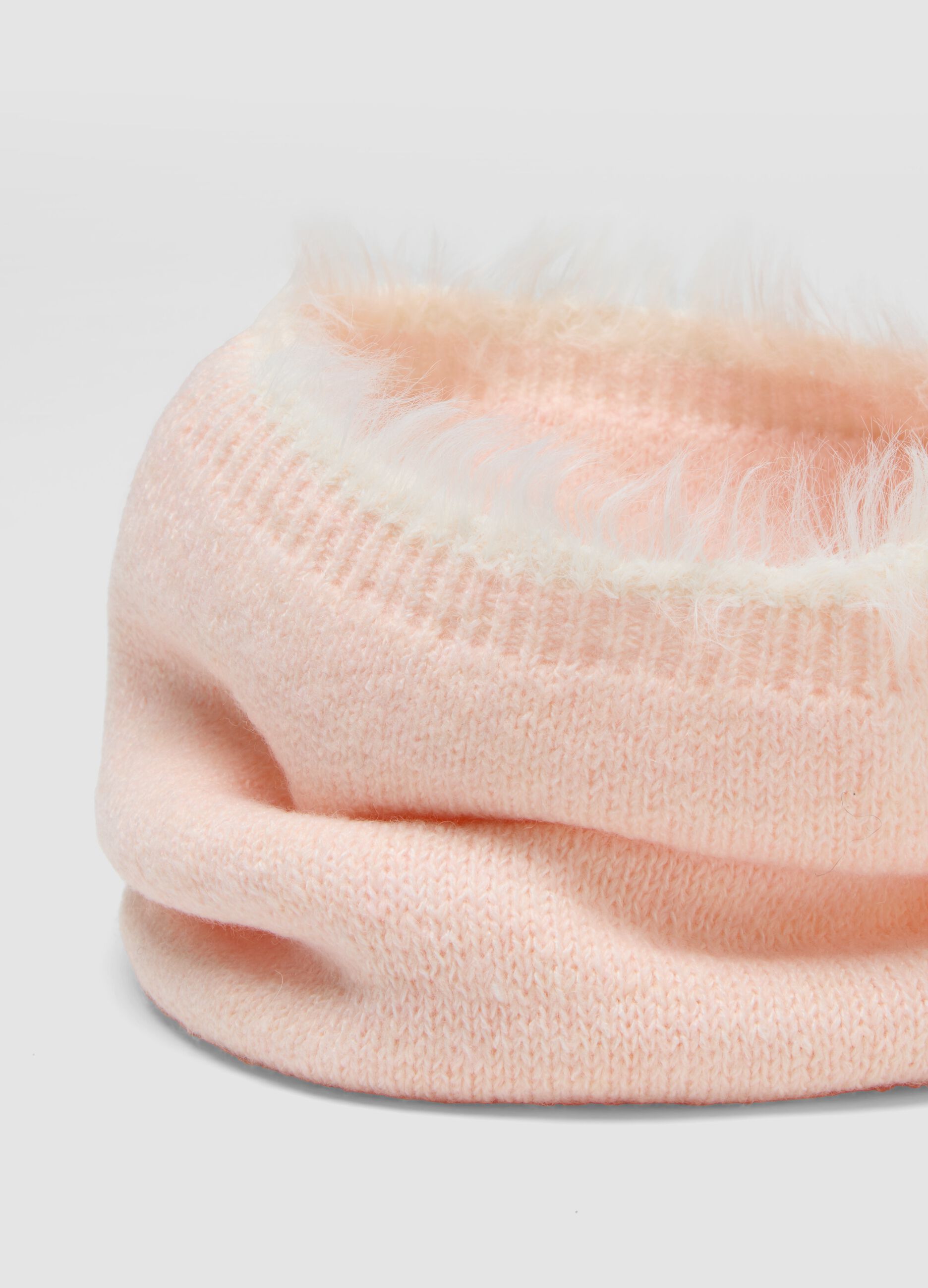 Sciarpa rosa in lana elasticizzata con bordo effetto peluche