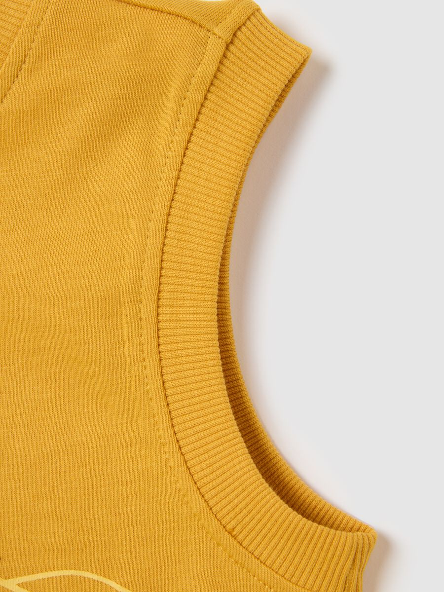 Yellow regular fit pure cotton boys' vest with print_2