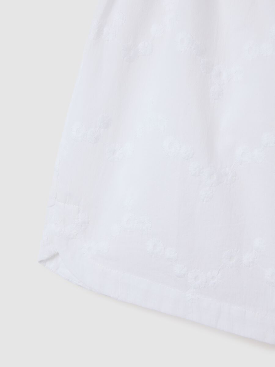Women's white pure cotton regular fit shorts with embroidery_5