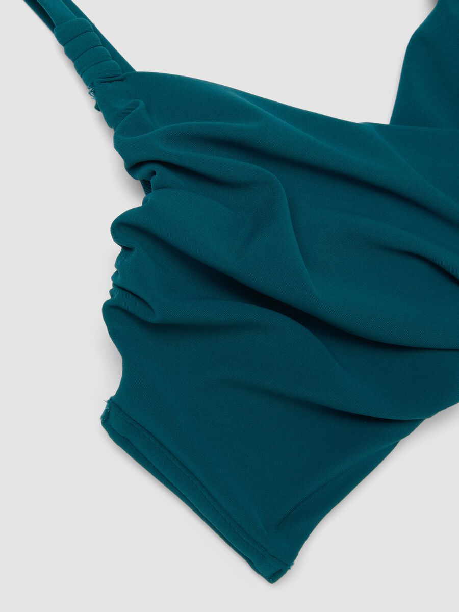 Top bikini verde in tessuto elasticizzato con effetto shaping_5