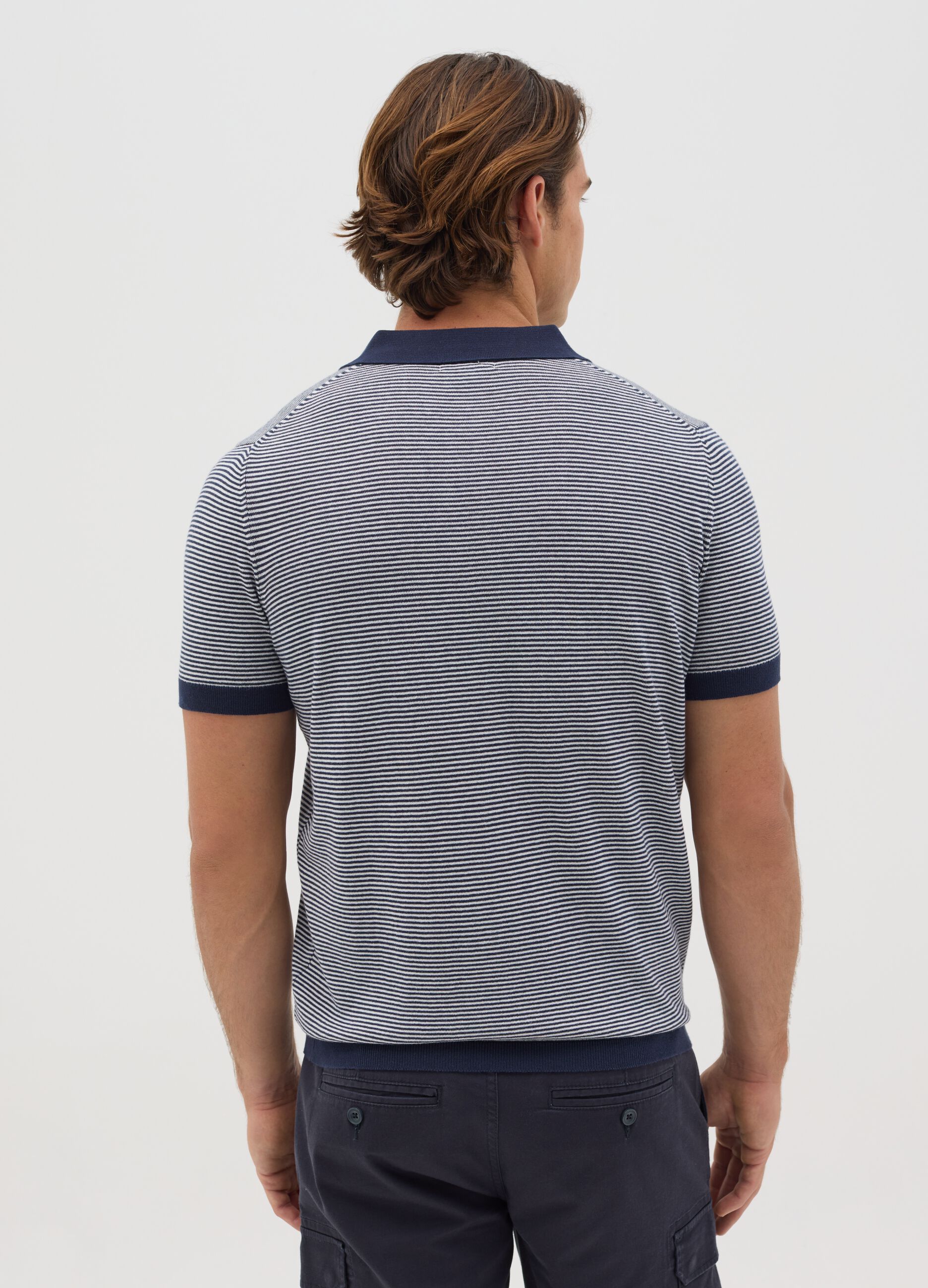 Polo in cotone a righe bianche e blu