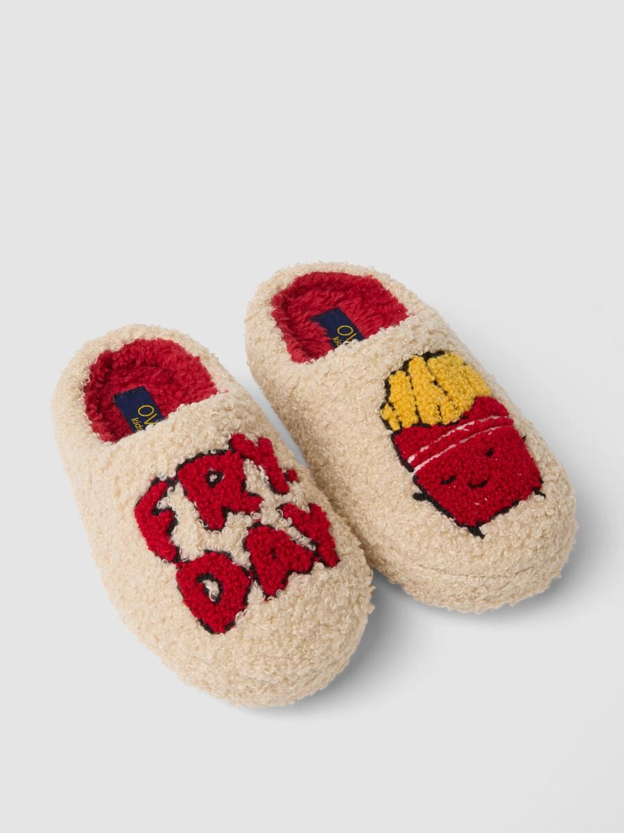 Beige slippers with contrasting embroidery_1