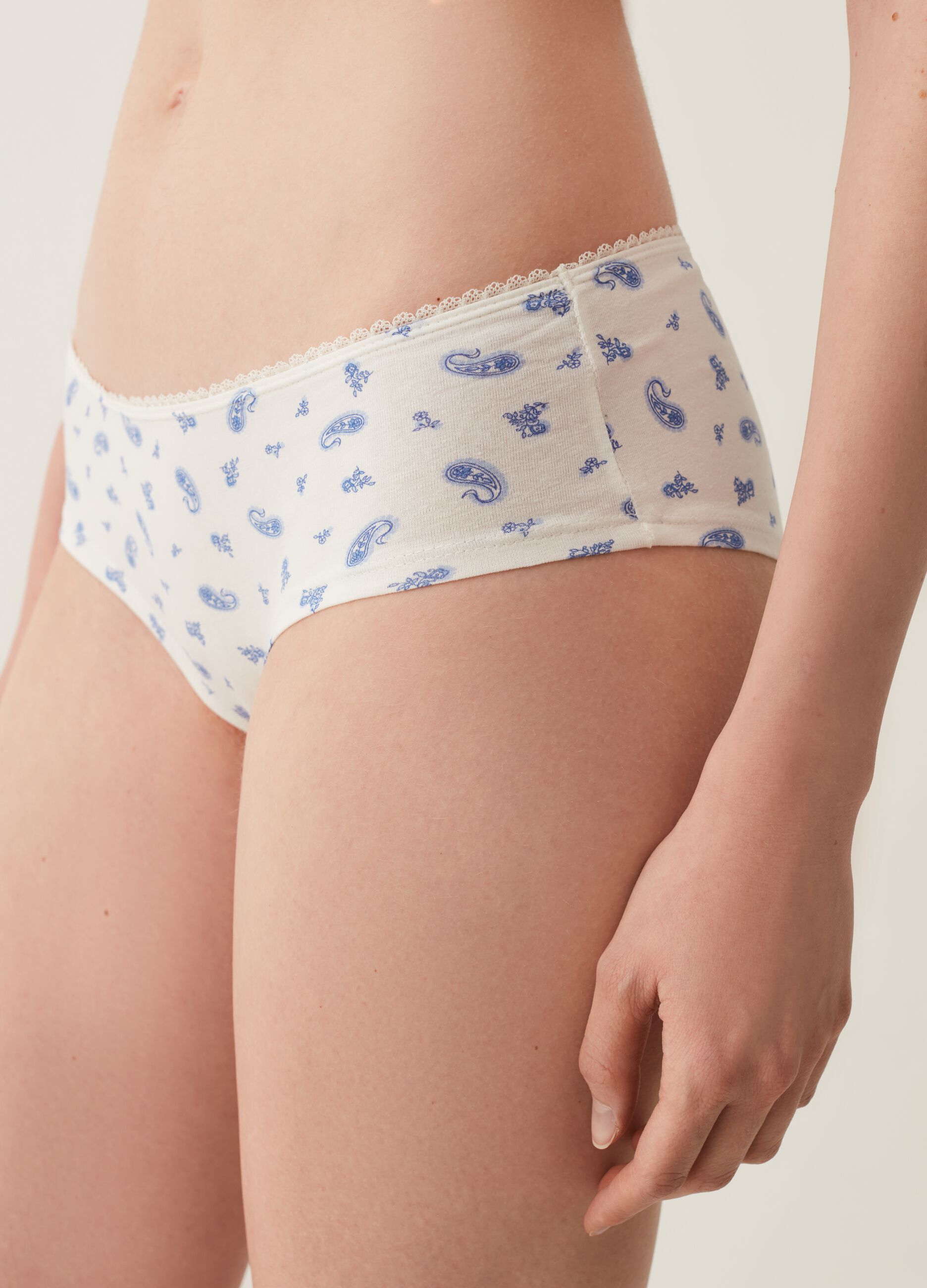 Set cinque culotte con profilo in pizzo