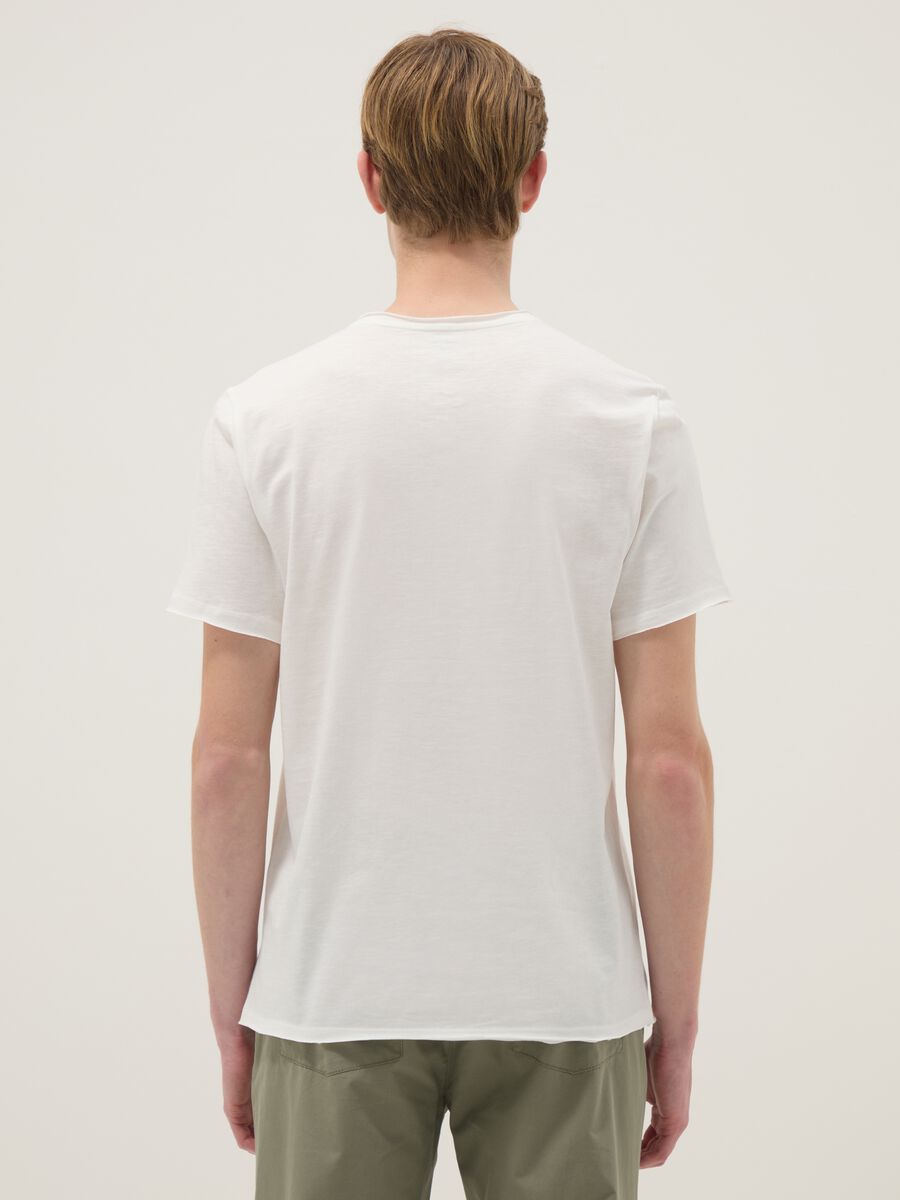 White pure cotton regular fit T-shirt with henley collar_2