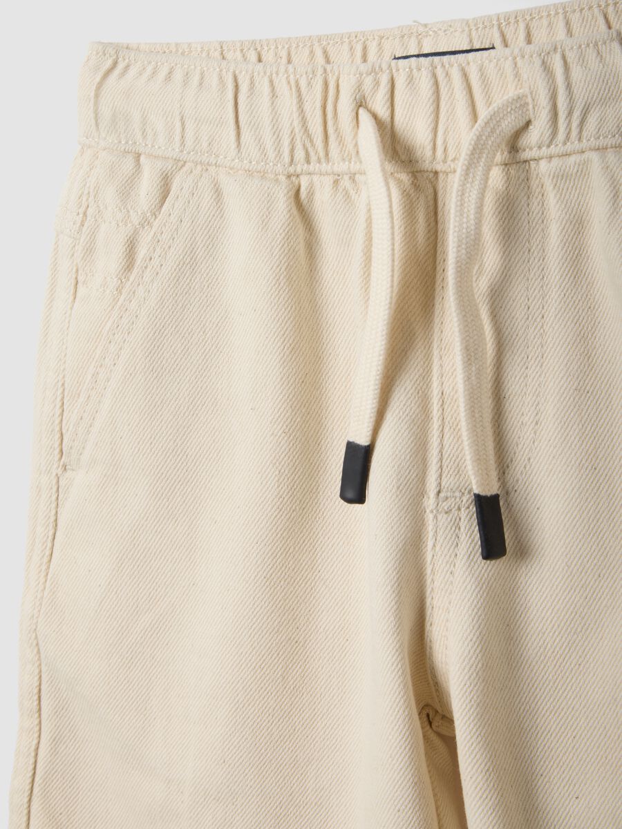 Boys&rsquo; white pure cotton cargo shorts with drawstring, regular fit_2