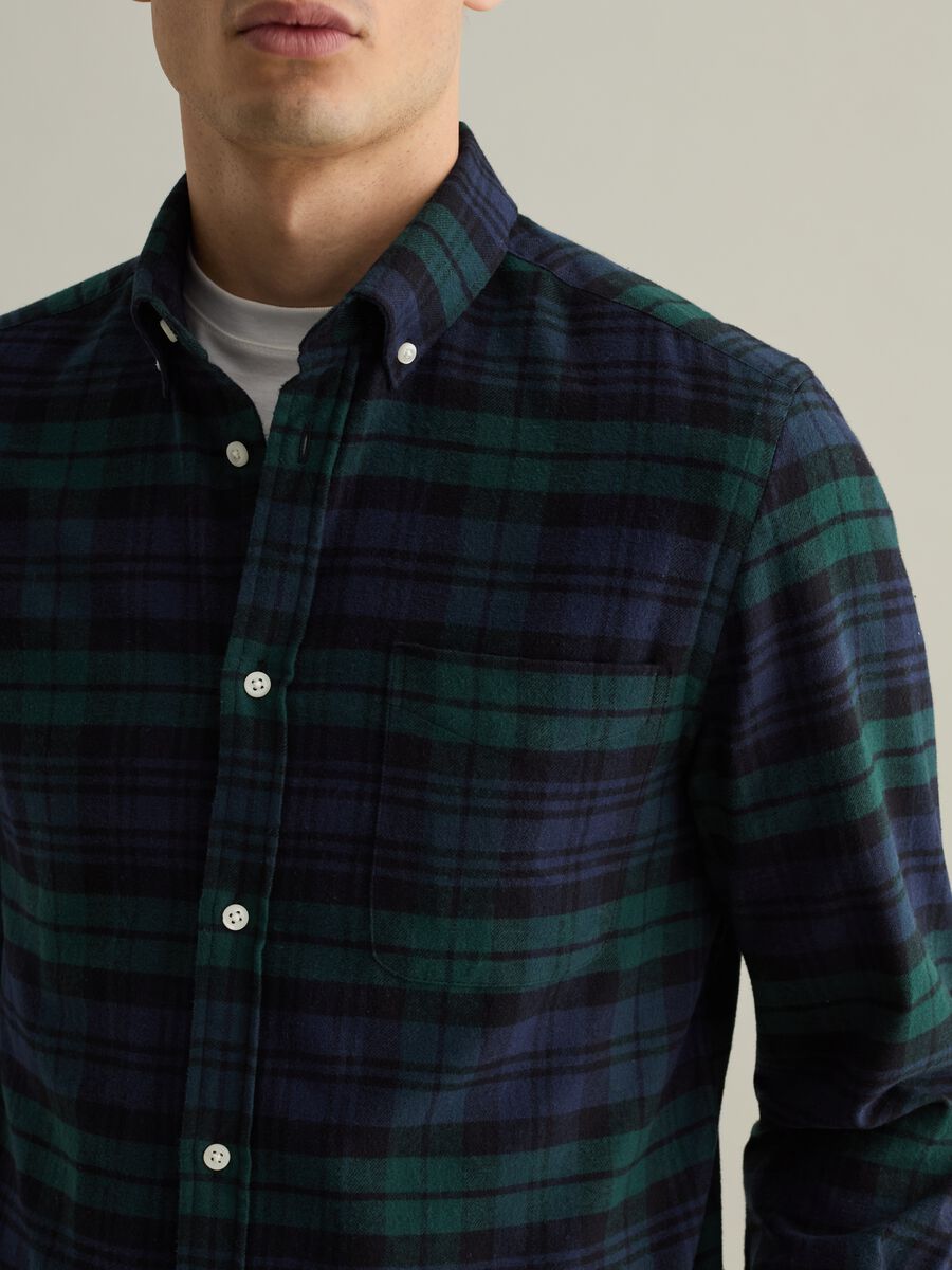 Flannel shirt with check pattern and button-down collar_3