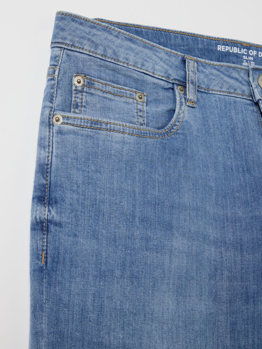 Slim-fit jeans with five pockets_5