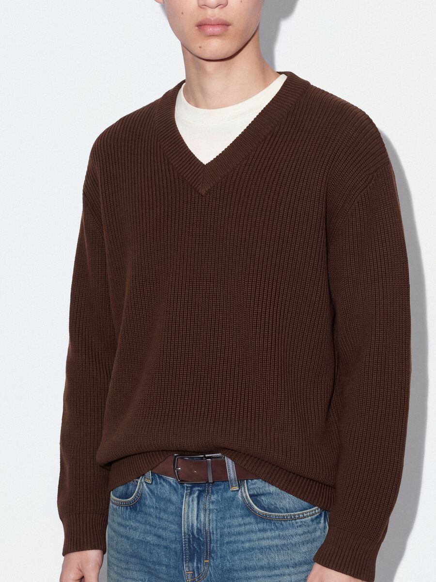 Brown pure cotton jumper with deep V-neck, regular fit_2