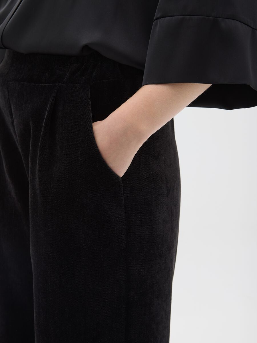 Black regular fit trousers_3