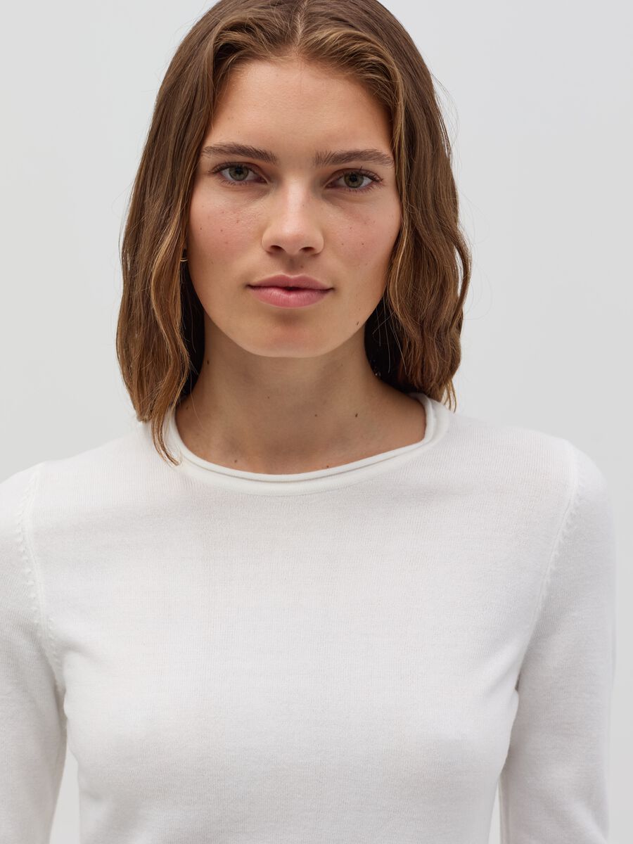 Top with round neck and small fold_3