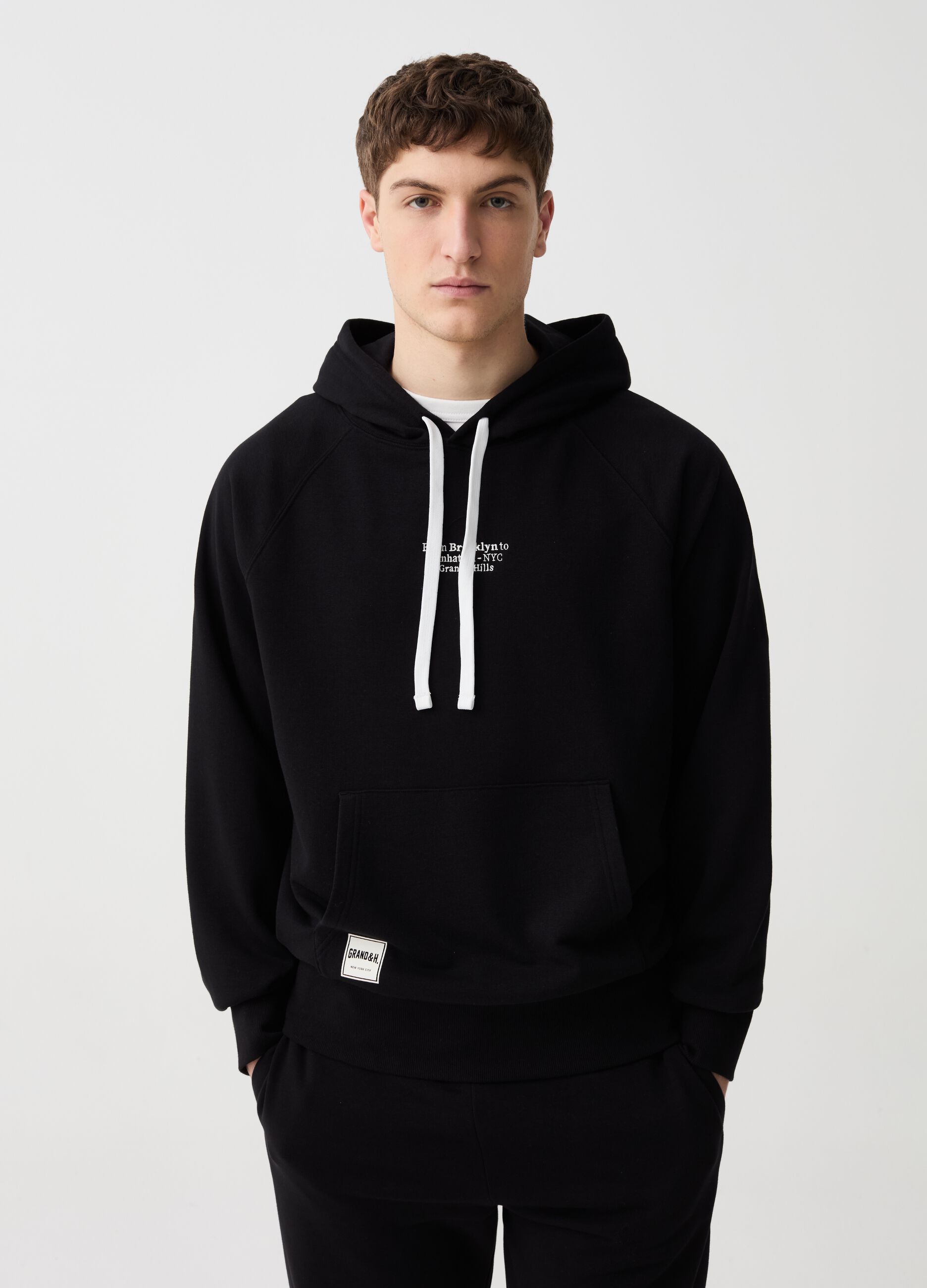 Oversized sweatshirt with hood and pocket