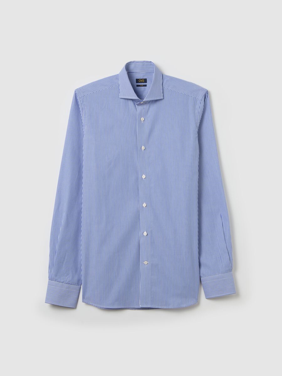Slim-fit shirt with thin stripes_4