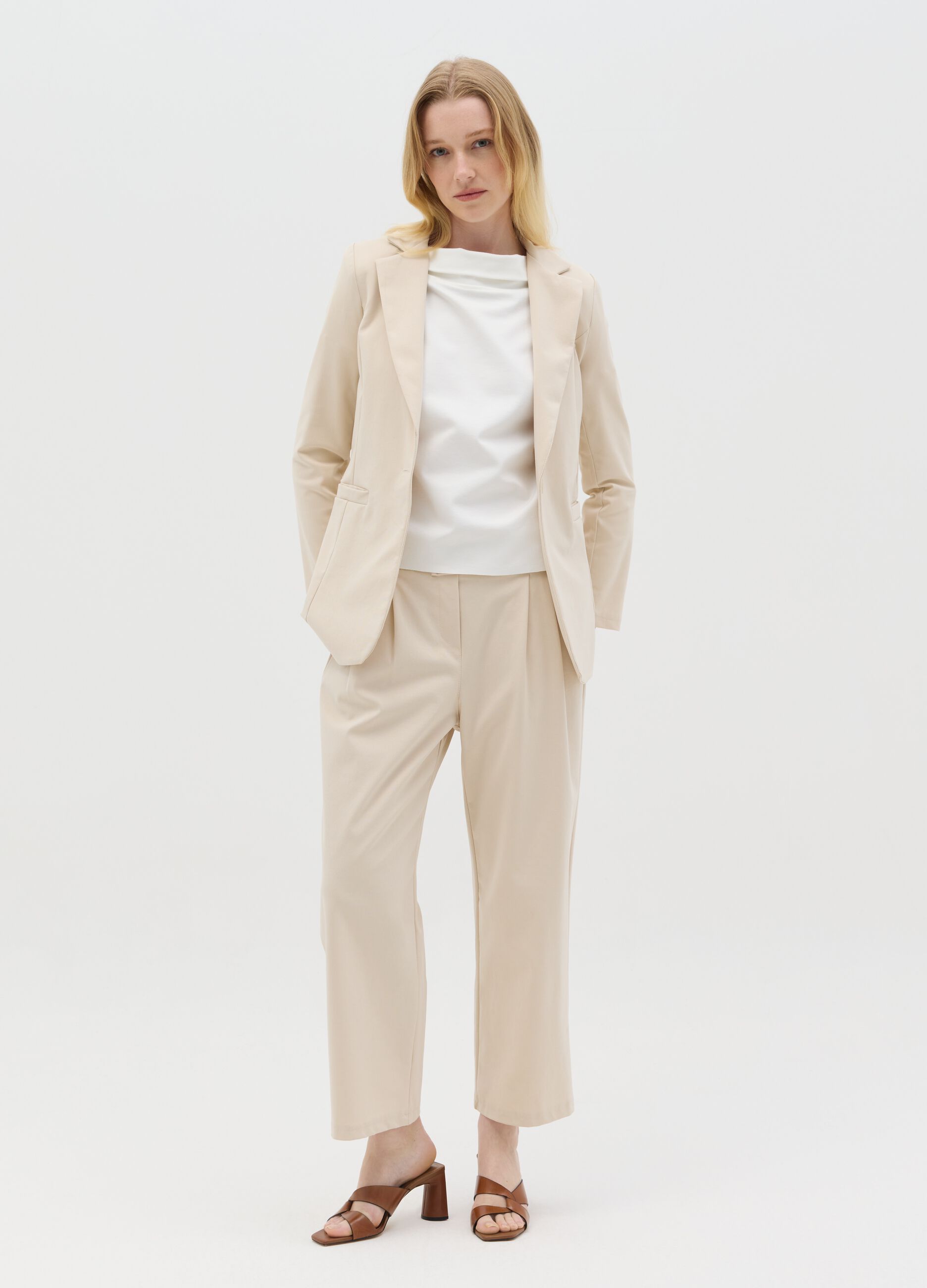 Beige trousers with darts
