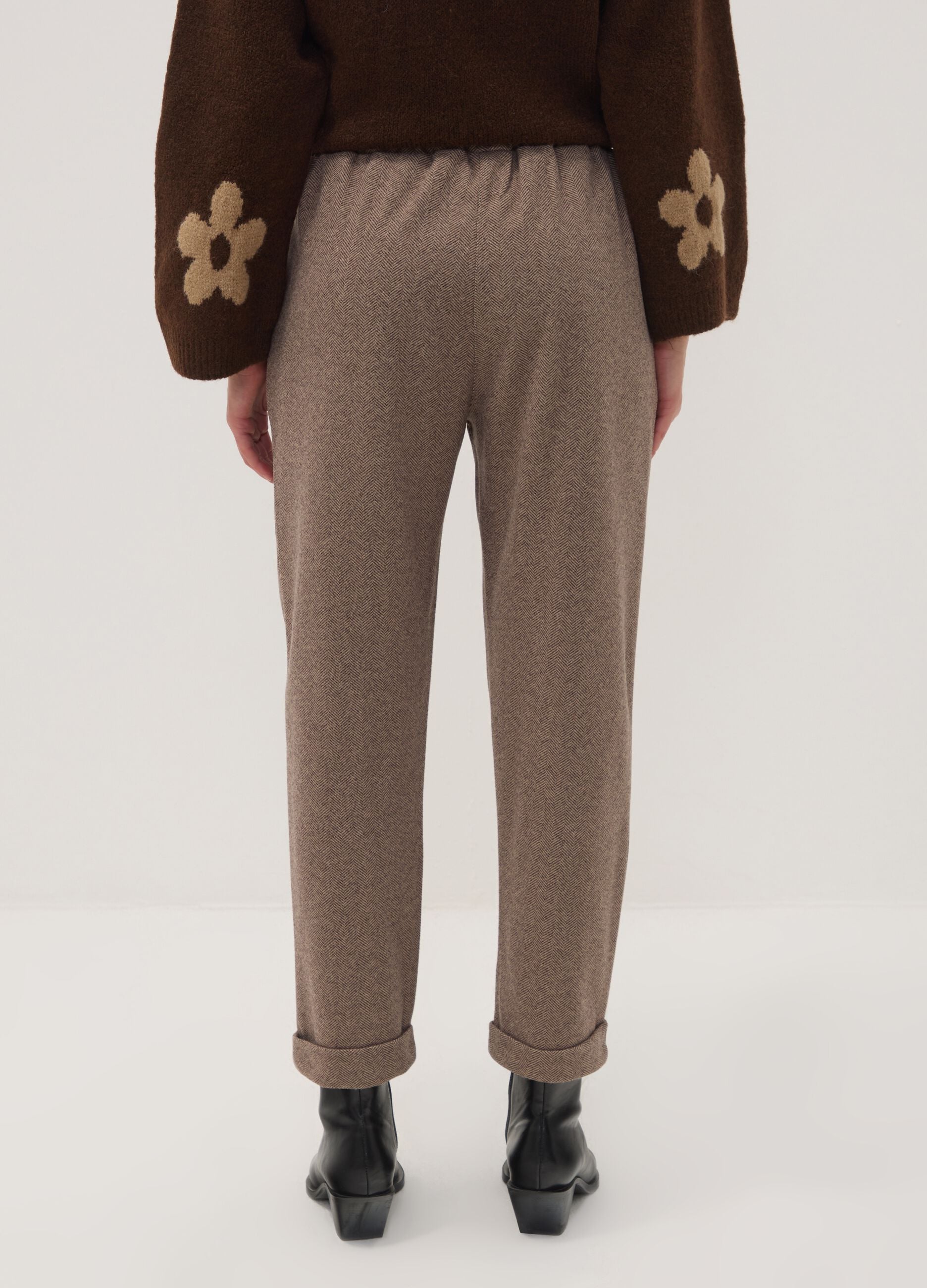 Pantaloni marroni regular fit con motivo chevron