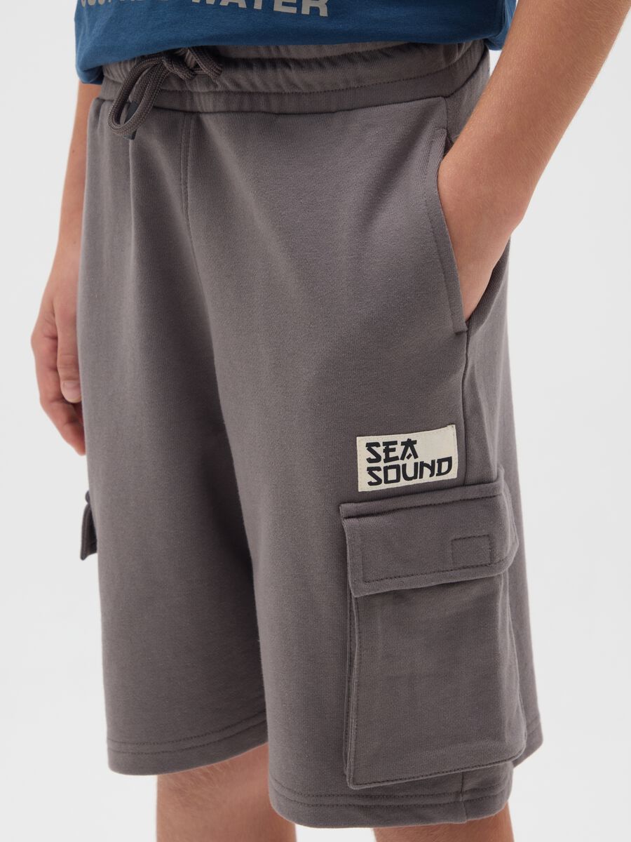 Grey cargo pocket cotton shorts_2