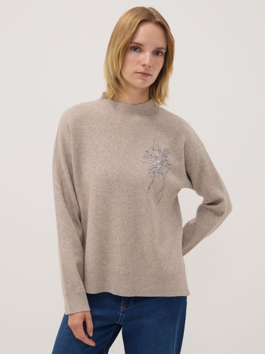 Maglia cammello in misto viscosa con ricamo paillettes regular fit_0