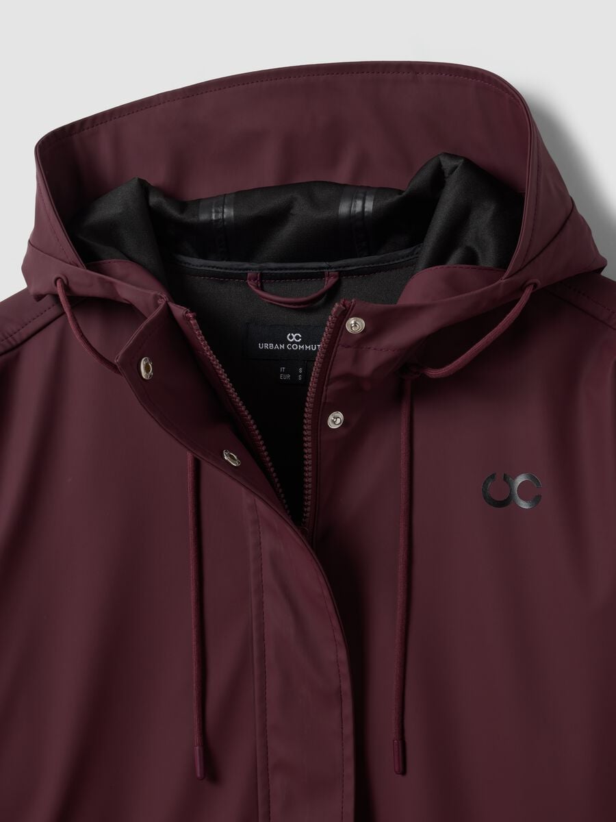 Giacca antipioggia rossa con zip e cappuccio_5