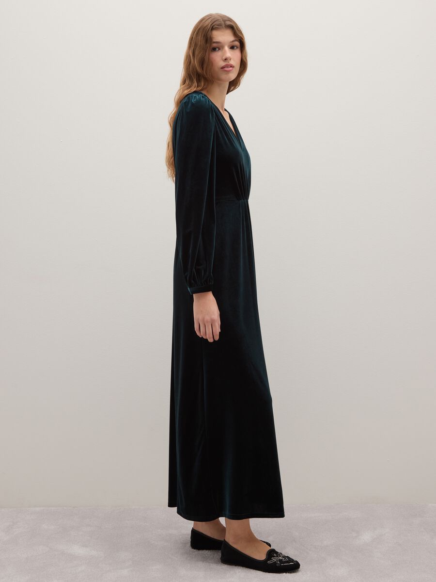 Long Green Dress with V-Neck_0