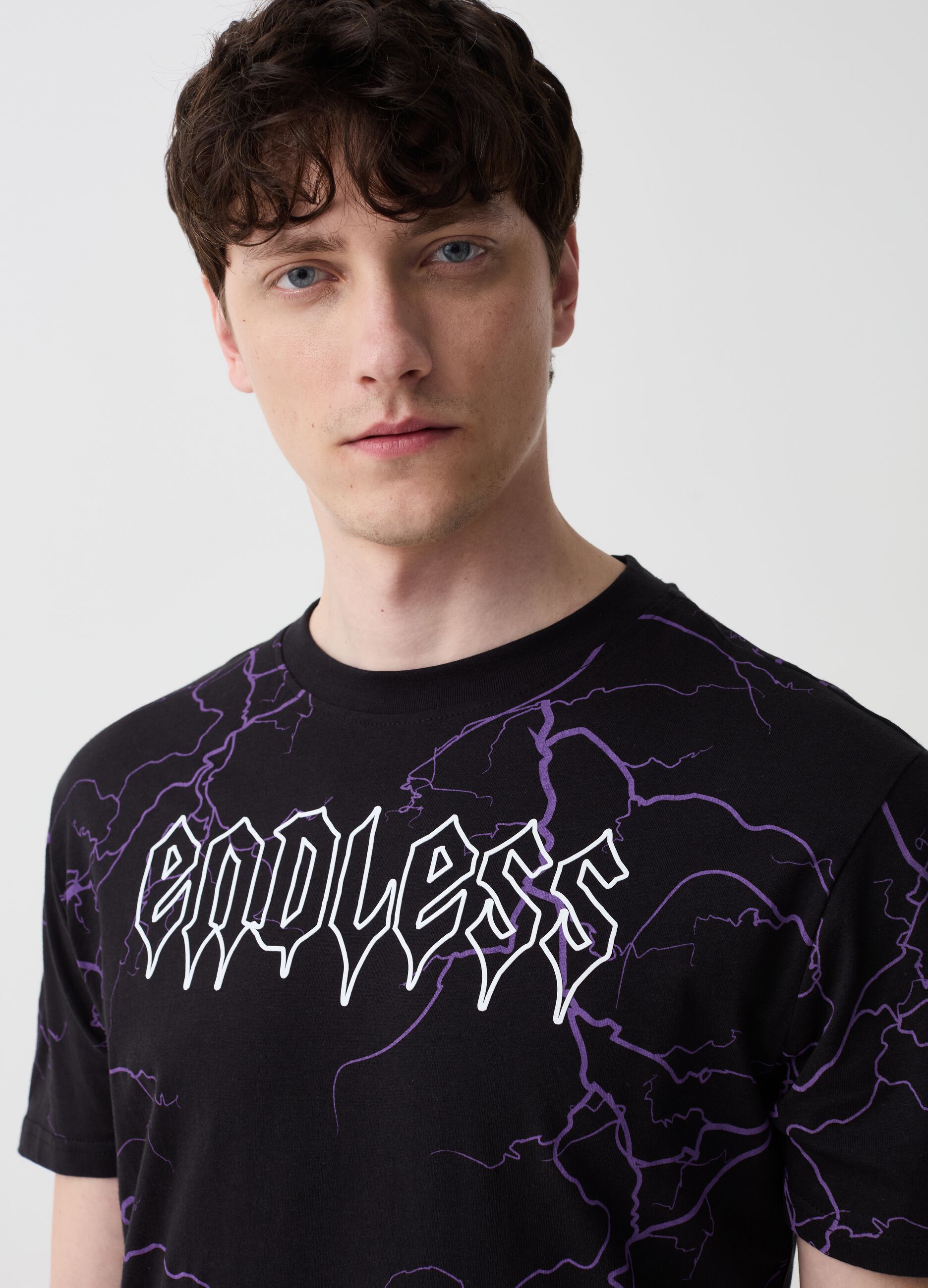 T-shirt with all-over lightning print