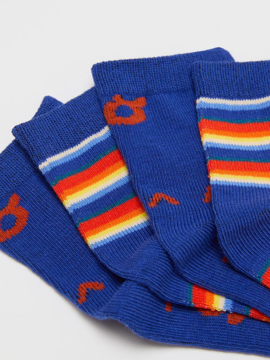 Three-pack short socks with stripe pattern and lettering_1
