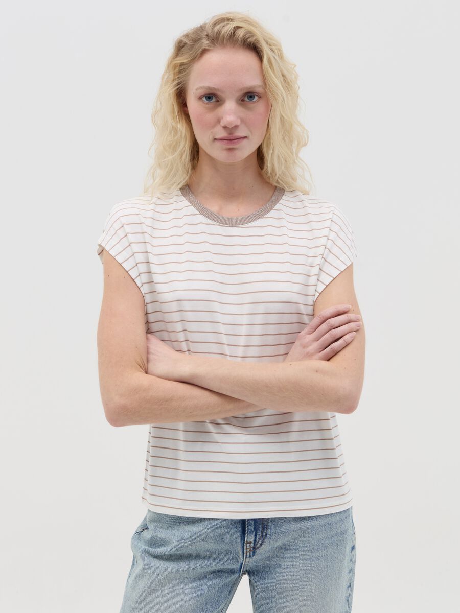 White and beige striped T-shirt with short sleeves_0