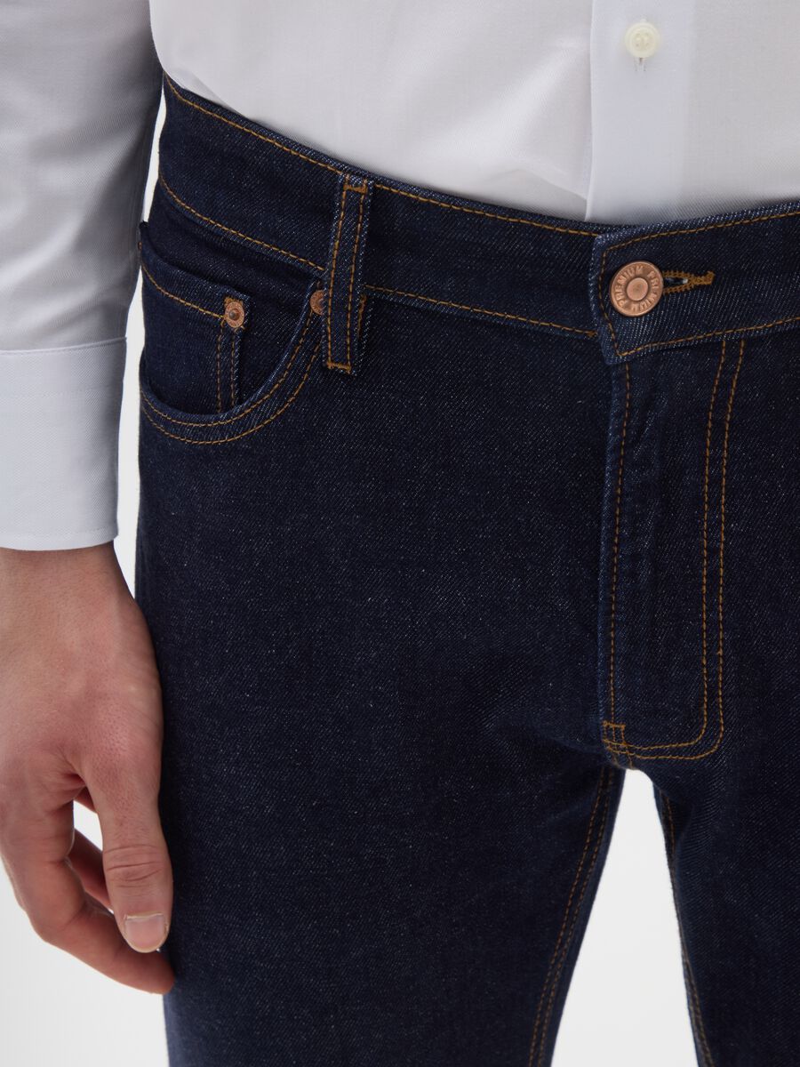 Jeans blu slim in denim elasticizzato_3